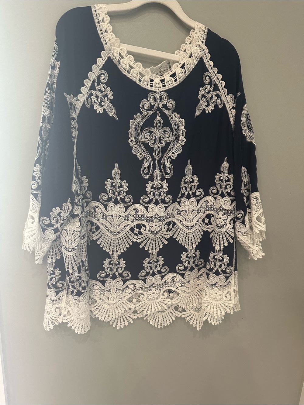 Lace Trim V-Neck Navy Top with White Embroidery Size - Picture 6 of 6